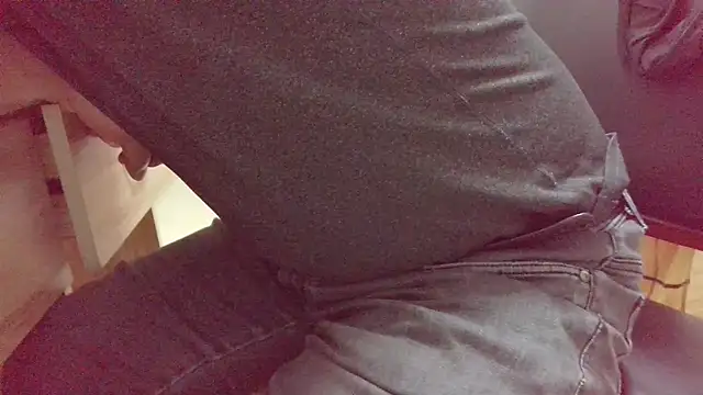 Snapshot of huzi518 chatting on November 7, 2025, 1:11 pm huzi518 online show from November 7, 2025, 1:11 pm