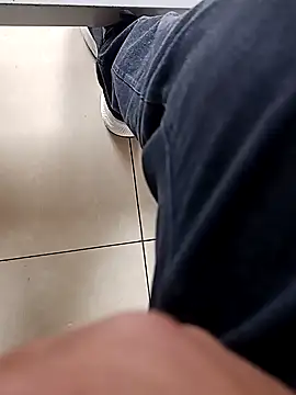 Snapshot of huzi518 chatting on November 11, 2025, 8:36 am huzi518 online show from November 11, 2025, 8:36 am