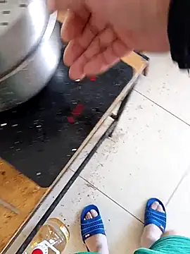 Snapshot of huzi518 chatting on November 15, 2025, 3:26 am huzi518 online show from November 15, 2025, 3:26 am