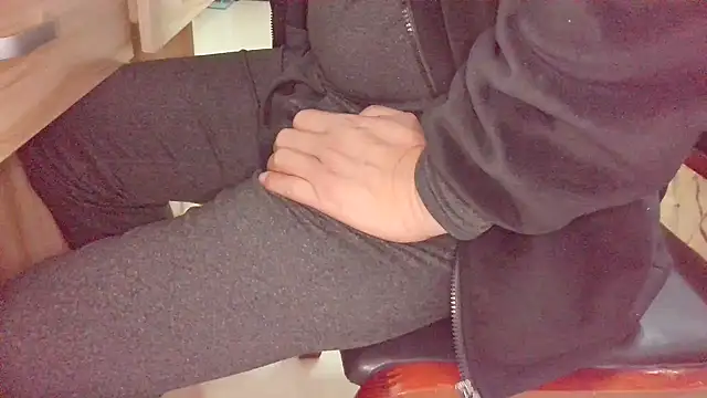 Snapshot of huzi518 chatting on November 23, 2025, 11:54 am huzi518 online show from November 23, 2025, 11:54 am