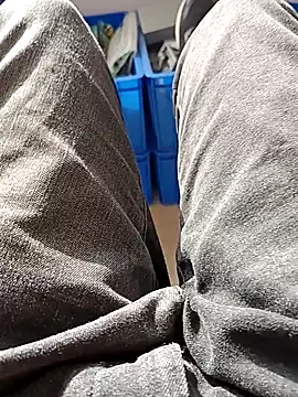 Snapshot of huzi518 chatting on November 27, 2025, 2:46 am huzi518 online show from November 27, 2025, 2:46 am