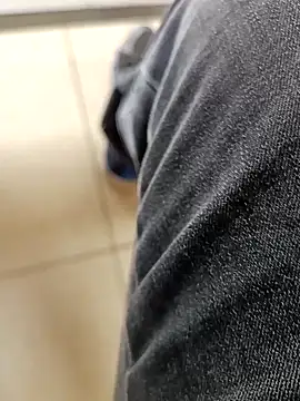 Snapshot of huzi518 chatting on December 1, 2025, 3:00 am huzi518 online show from December 1, 2025, 3:00 am