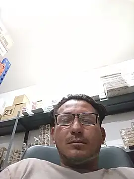 Andresguz35 online show from October 22, 2025, 4:29 pm