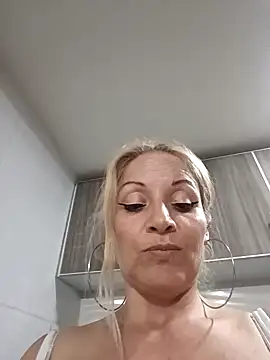 Snapshot of Fenix_528 chatting on January 26, 2025, 12:05 am Fenix 528 online show from January 26, 2025, 12:05 am
