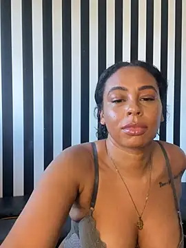 Snapshot of bigbootyjayda chatting on February 6, 2025, 1:43 pm bigbootyjayda online show from February 6, 2025, 1:43 pm
