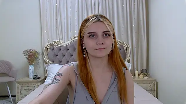 Snapshot of KellyStone chatting on January 14, 2025, 12:11 am KellyStone online show from January 14, 2025, 12:11 am