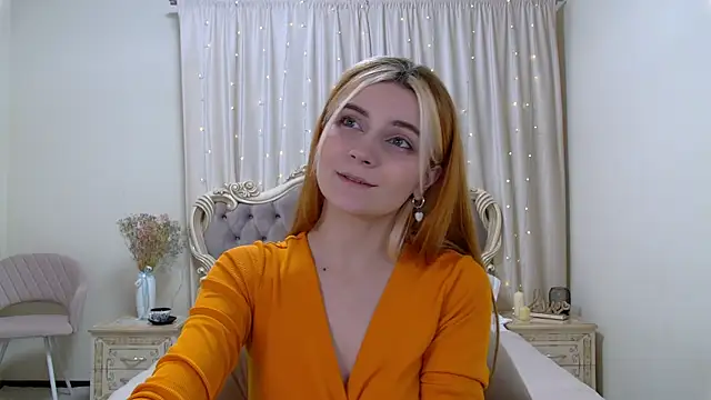 Snapshot of KellyStone chatting on January 24, 2025, 8:23 am KellyStone online show from January 24, 2025, 8:23 am