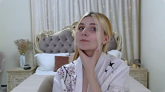 Snapshot of KellyStone chatting on January 28, 2025, 11:39 pm KellyStone online show from January 28, 2025, 11:39 pm