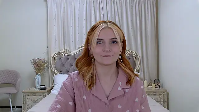 Snapshot of KellyStone chatting on February 5, 2025, 12:10 am KellyStone online show from February 5, 2025, 12:10 am