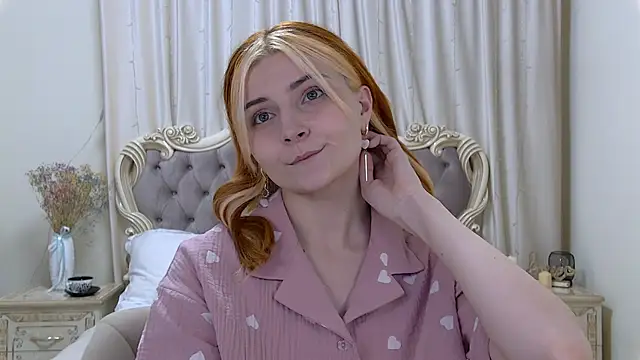 Snapshot of KellyStone chatting on February 5, 2025, 3:13 am KellyStone online show from February 5, 2025, 3:13 am