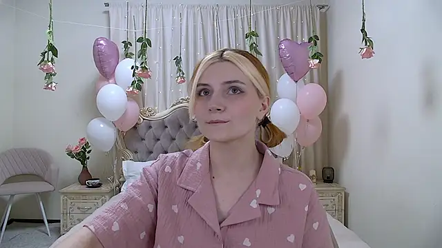 Snapshot of KellyStone chatting on February 18, 2025, 5:31 pm KellyStone online show from February 18, 2025, 5:31 pm