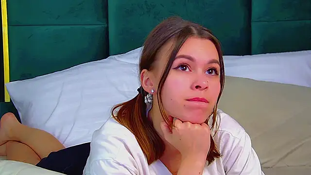 Snapshot of PollyLanders chatting on March 11, 2025, 4:32 am PollyLanders online show from March 11, 2025, 4:32 am