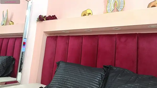 JESSYCORTES online show from February 8, 2025, 1:44 pm