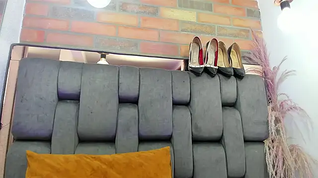 JESSYCORTES online show from October 2, 2025, 2:02 pm