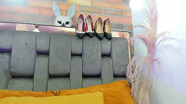 JESSYCORTES online show from October 6, 2025, 2:03 pm