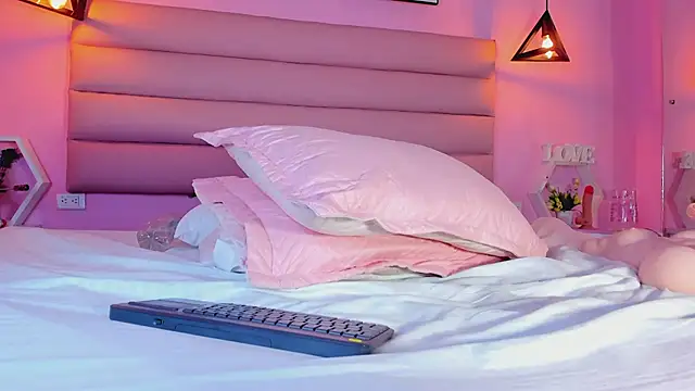 Katta Gil online show from March 22, 2025, 8:15 pm