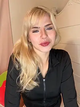 Snapshot of SirenitySirenxx chatting on December 11, 2024, 9:23 pm SirenitySirenxx online show from December 11, 2024, 9:23 pm