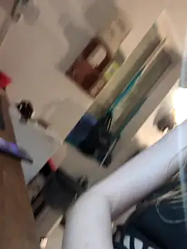 Snapshot of ElektrikFrancaise chatting on December 21, 2025, 4:03 pm ElektrikFrancaise online show from December 21, 2025, 4:03 pm