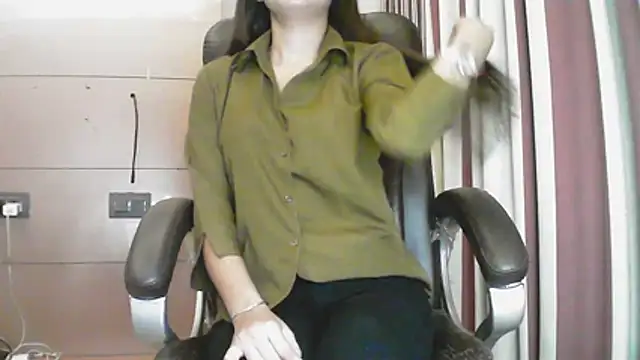 collage hoty online show from November 28, 2025, 11:18 pm