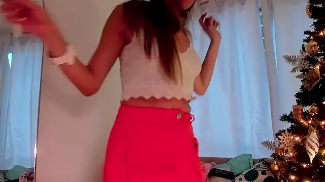 camilawm19 online show from December 7, 2024, 4:03 pm