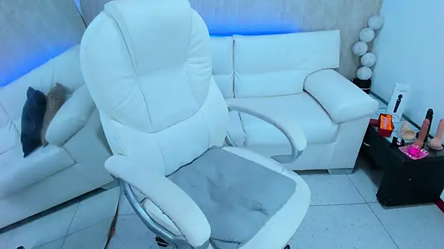 meggan 77 online show from February 6, 2025, 3:48 am