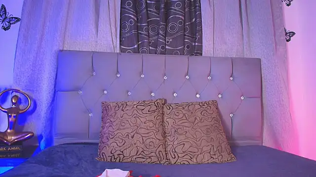 meggan 77 online show from December 4, 2025, 3:27 am