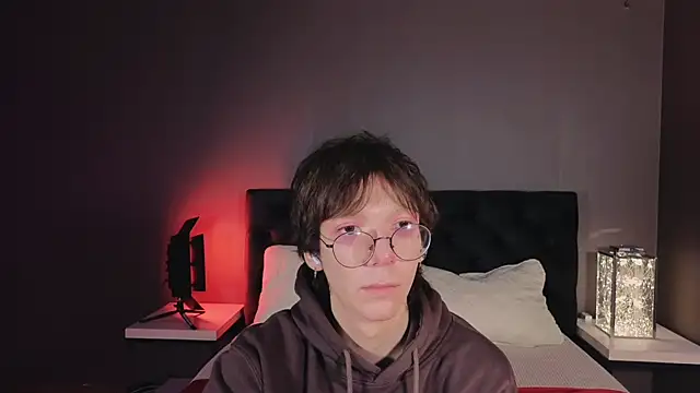 Snapshot of TommieH chatting on February 1, 2025, 9:32 am TommieH online show from February 1, 2025, 9:32 am