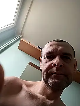 Snapshot of Andrzej-M chatting on November 2, 2025, 1:02 pm Andrzej-M online show from November 2, 2025, 1:02 pm