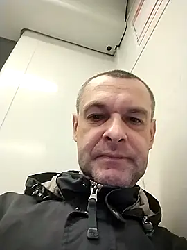 Snapshot of Andrzej-M chatting on November 10, 2025, 6:07 pm Andrzej-M online show from November 10, 2025, 6:07 pm