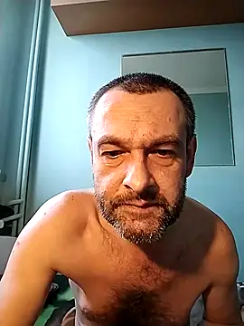 Snapshot of Andrzej-M chatting on November 20, 2025, 7:19 am Andrzej-M online show from November 20, 2025, 7:19 am