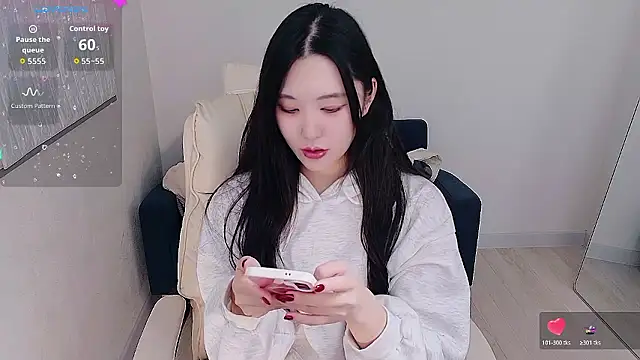 who Lilly online show from November 5, 2025, 2:17 pm