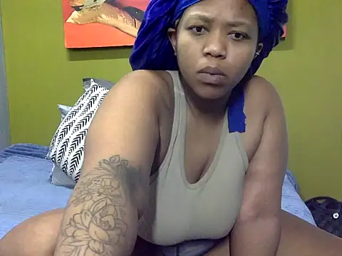 GoldenPussyXOXO online show from December 3, 2025, 11:58 pm