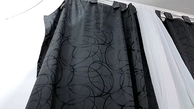 Kitten Hot  online show from November 12, 2025, 1:28 am