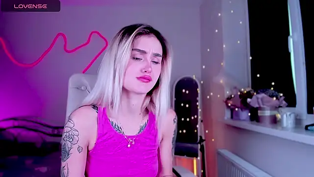 Snapshot of _Ravenaa chatting on December 7, 2024, 12:56 pm Ravenaa online show from December 7, 2024, 12:56 pm