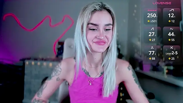 Snapshot of _Ravenaa chatting on December 15, 2024, 3:31 pm Ravenaa online show from December 15, 2024, 3:31 pm