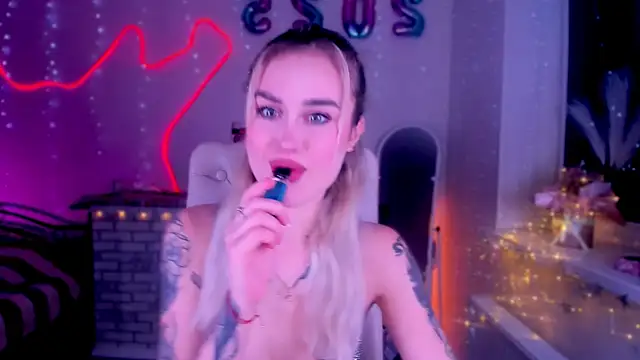 Snapshot of _Ravenaa chatting on February 3, 2025, 1:51 pm Ravenaa online show from February 3, 2025, 1:51 pm