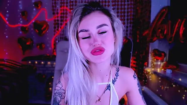 Snapshot of _Ravenaa chatting on February 9, 2025, 11:04 am Ravenaa online show from February 9, 2025, 11:04 am