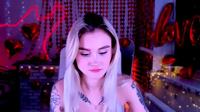 Snapshot of _Ravenaa chatting on February 19, 2025, 1:17 pm Ravenaa online show from February 19, 2025, 1:17 pm