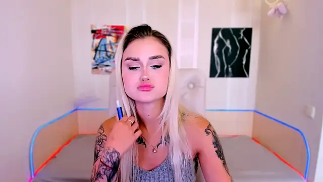 Snapshot of _Ravenaa chatting on September 12, 2025, 8:58 am Ravenaa online show from September 12, 2025, 8:58 am