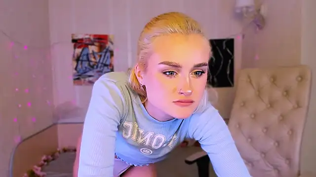 Snapshot of _Ravenaa chatting on November 3, 2025, 1:56 pm Ravenaa online show from November 3, 2025, 1:56 pm