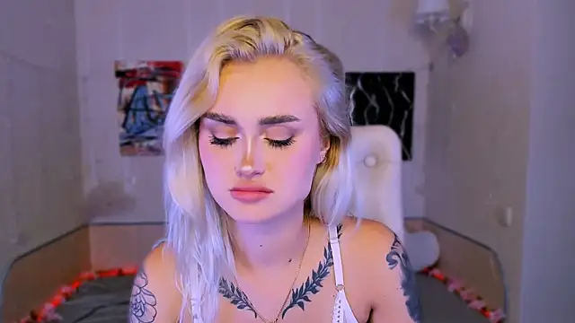 Snapshot of _Ravenaa chatting on November 7, 2025, 4:29 pm Ravenaa online show from November 7, 2025, 4:29 pm