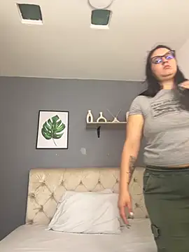 Snapshot of Soe_Lara chatting on September 9, 2025, 11:10 am Soe Lara online show from September 9, 2025, 11:10 am