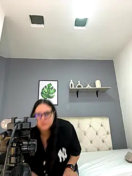 Snapshot of Soe_Lara chatting on September 16, 2025, 11:00 am Soe Lara online show from September 16, 2025, 11:00 am