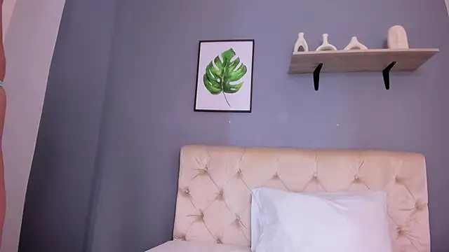 Snapshot of Soe_Lara chatting on September 29, 2025, 11:37 am Soe Lara online show from September 29, 2025, 11:37 am