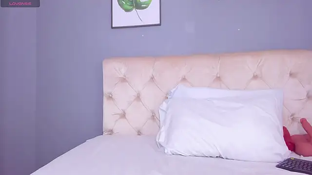 Snapshot of Soe_Lara chatting on October 1, 2025, 11:27 am Soe Lara online show from October 1, 2025, 11:27 am