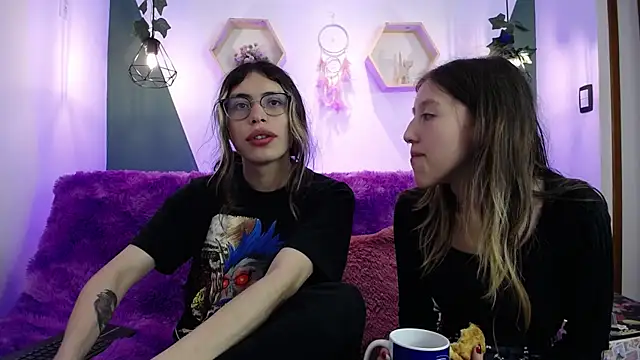Snapshot of BRIAR_AND_BLAIR chatting on December 2, 2024, 1:57 pm BRIAR AND BLAIR online show from December 2, 2024, 1:57 pm