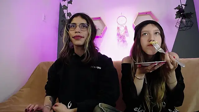 Snapshot of BRIAR_AND_BLAIR chatting on February 6, 2025, 2:26 pm BRIAR AND BLAIR online show from February 6, 2025, 2:26 pm