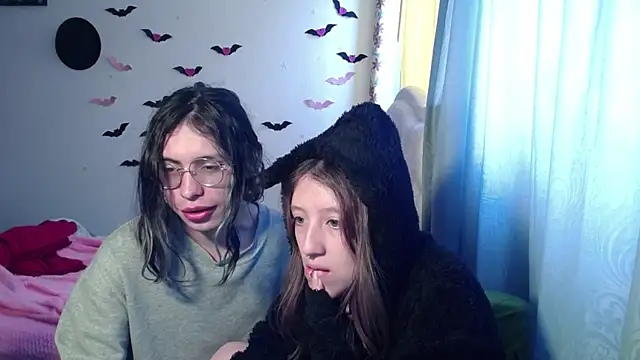 Snapshot of BRIAR_AND_BLAIR chatting on October 2, 2025, 2:46 pm BRIAR AND BLAIR online show from October 2, 2025, 2:46 pm