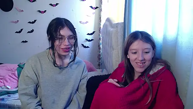 Snapshot of BRIAR_AND_BLAIR chatting on October 3, 2025, 2:14 pm BRIAR AND BLAIR online show from October 3, 2025, 2:14 pm