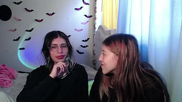 Snapshot of BRIAR_AND_BLAIR chatting on October 7, 2025, 3:09 pm BRIAR AND BLAIR online show from October 7, 2025, 3:09 pm